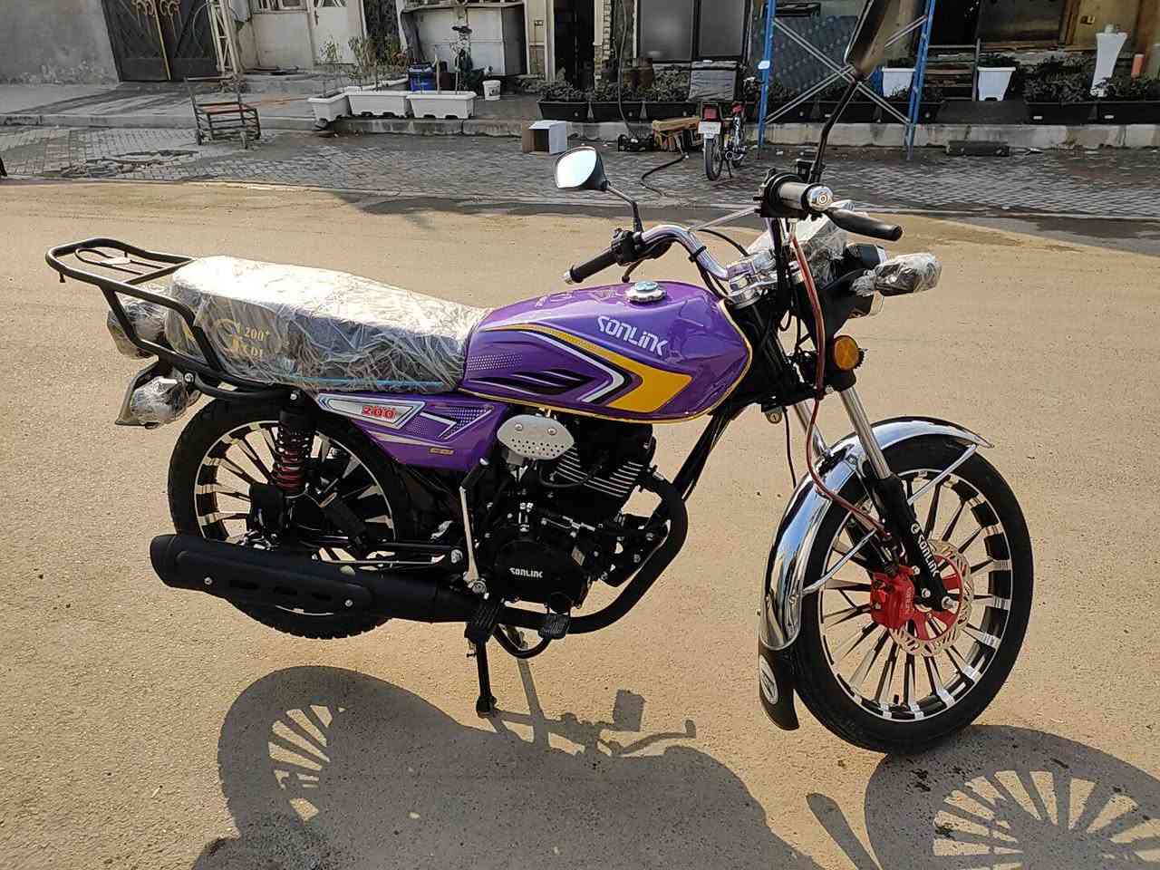 السلام عليكم شباب دراجة سونك ايراني موديل 25 حديث خمسة گير دراجة نظيفة وجديدة صار  الها 5ايام نزله من رمبه 
ودراجة تشتغل سويچ وبصمة وبيها نسختين سويج وبصمة وبيها مجال 
يحب يستفسار عليها الاتصال أو مراسله واتساب على الرقم التالي ***********
