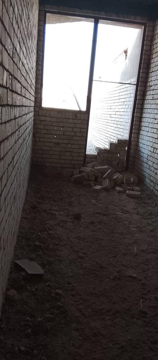 ‏بيت هيكل للبيع في منطقة  المزرعة حي الحسين مساحة 170      رقم ***********
