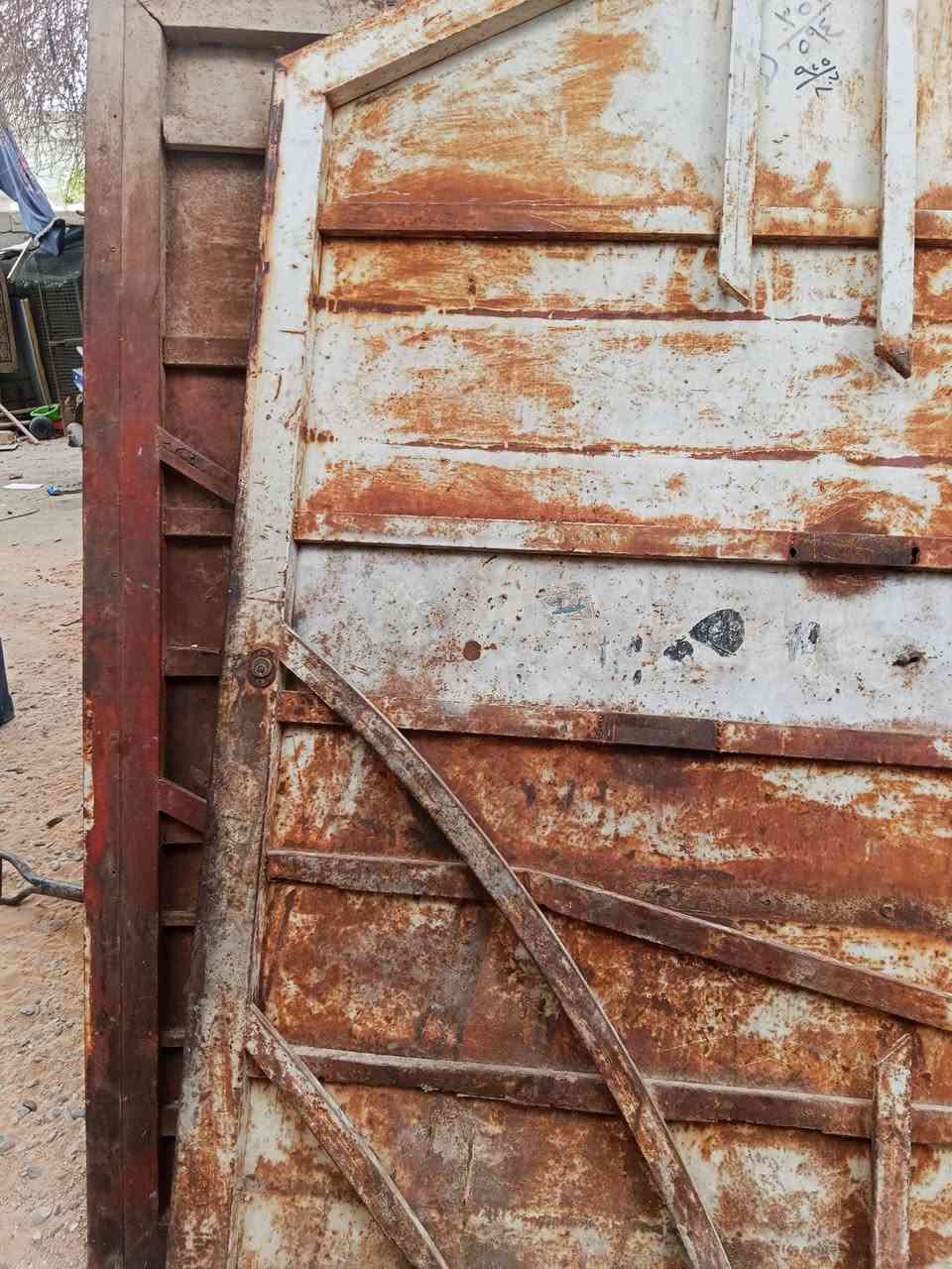 متاح باب العرض مترين ونص ارتفاع فوك مترين تحتاج صبغ وترتيب مناسبه المكان#طويريج


**إذا كنت صاحب هذا الإعلان وتريد حذفه لأي سبب، رجاءا أرسل رسالة إلى الدعم الفني**