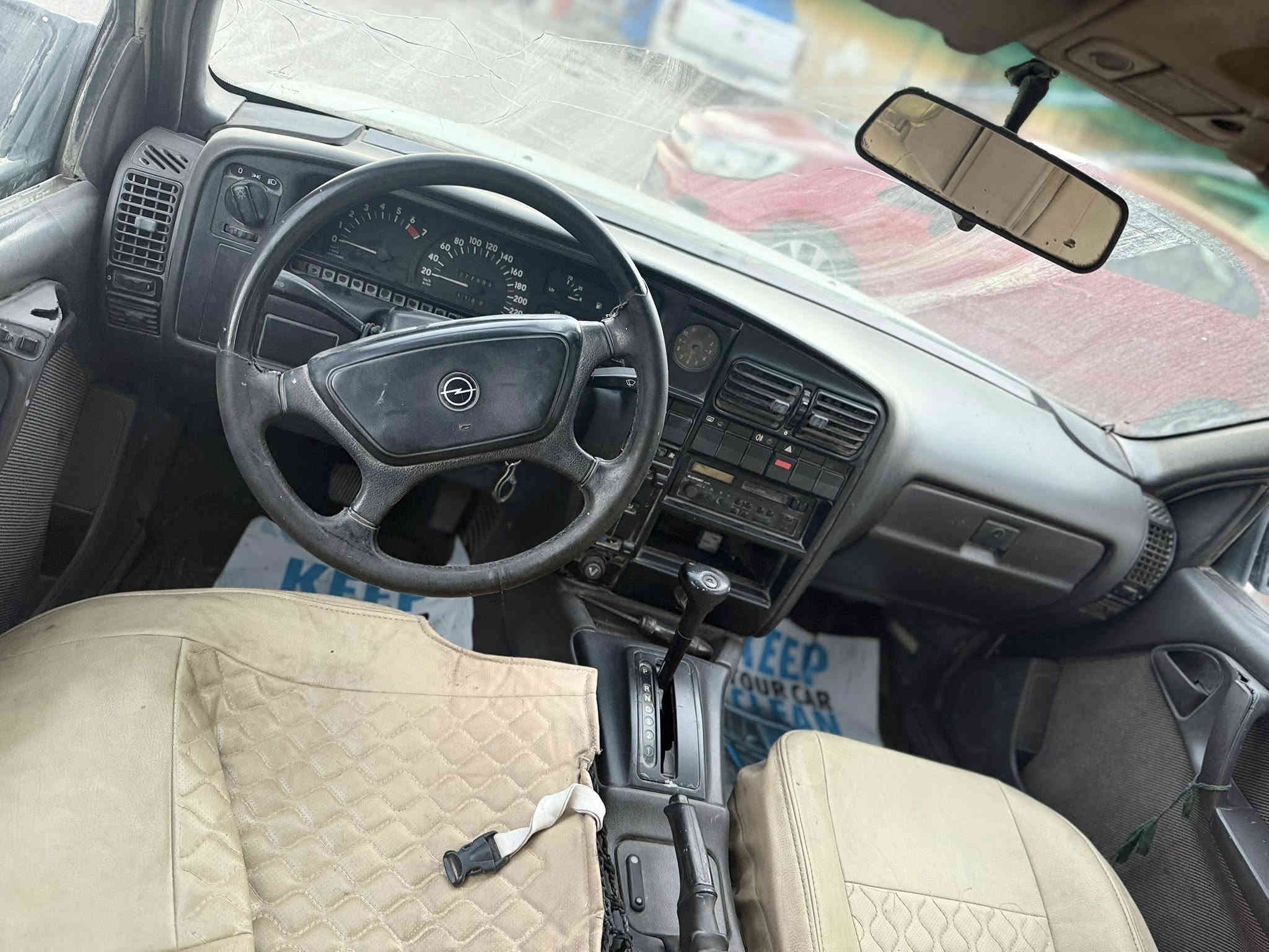 السلام عليكم 
اوبل اوميكا  
رقم أنبار بأسمنه 
مكينه كايمه كير اوتماتيك 
صدر امامي خلفي نضيف 
كهربائيات كلها شغاله 
قواعد دبل سليمات 
السعر ١١ ورقه قفل 
مكاني بغداد حي العامل
 ‭٠٧٧٧ ٦٧١ ٤٠٧١‬
