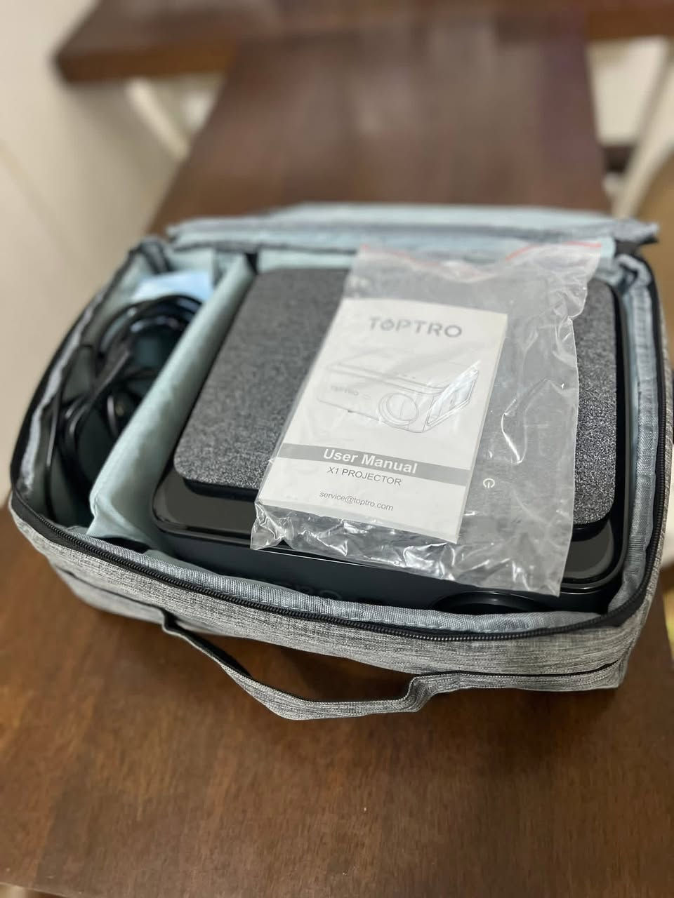 Toptro x1
Toptro x1

• دقة عرض 1080 بكسل full HD  مع دعم تشغيل 4k 

• يدعم WI-FI + بلوتوث 

•يدعم تصحيح الانحراف المعياري 

•منفذ HDMI + منافذ 2 usb

• يعرض صورة بحجم 300 بوصة مع zoom تصغير 

• مكبر صوت مدمج مع دعم صوت ستيريو 

• سطوع 16،000 لومن 

الاستفسار على الخاص او 

واتساب ***********
