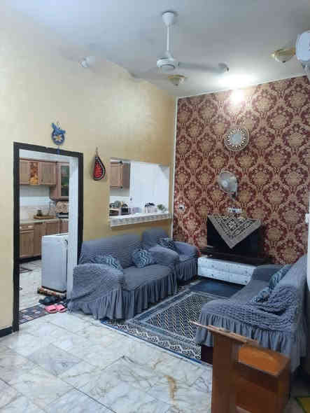 مستعجل ع البيع 
بيت للبيع السعر جداً مناسب + موقع مميز 

مساحة ١٥٠ متر طابقين كونكريت مسلح 
الطابق الاول : غرفة - مطبخ - صالة - استقبال - صحيات داخلي وخارجي  
الطابق الثاني : غرف عدد ٣ - صالة - صحيات 
الموقع : شارع ٣٠ خلف مؤسسة الشهداء 
السعر 270 واكو مجال بسيط للتفاوض 
واتساب ***********
