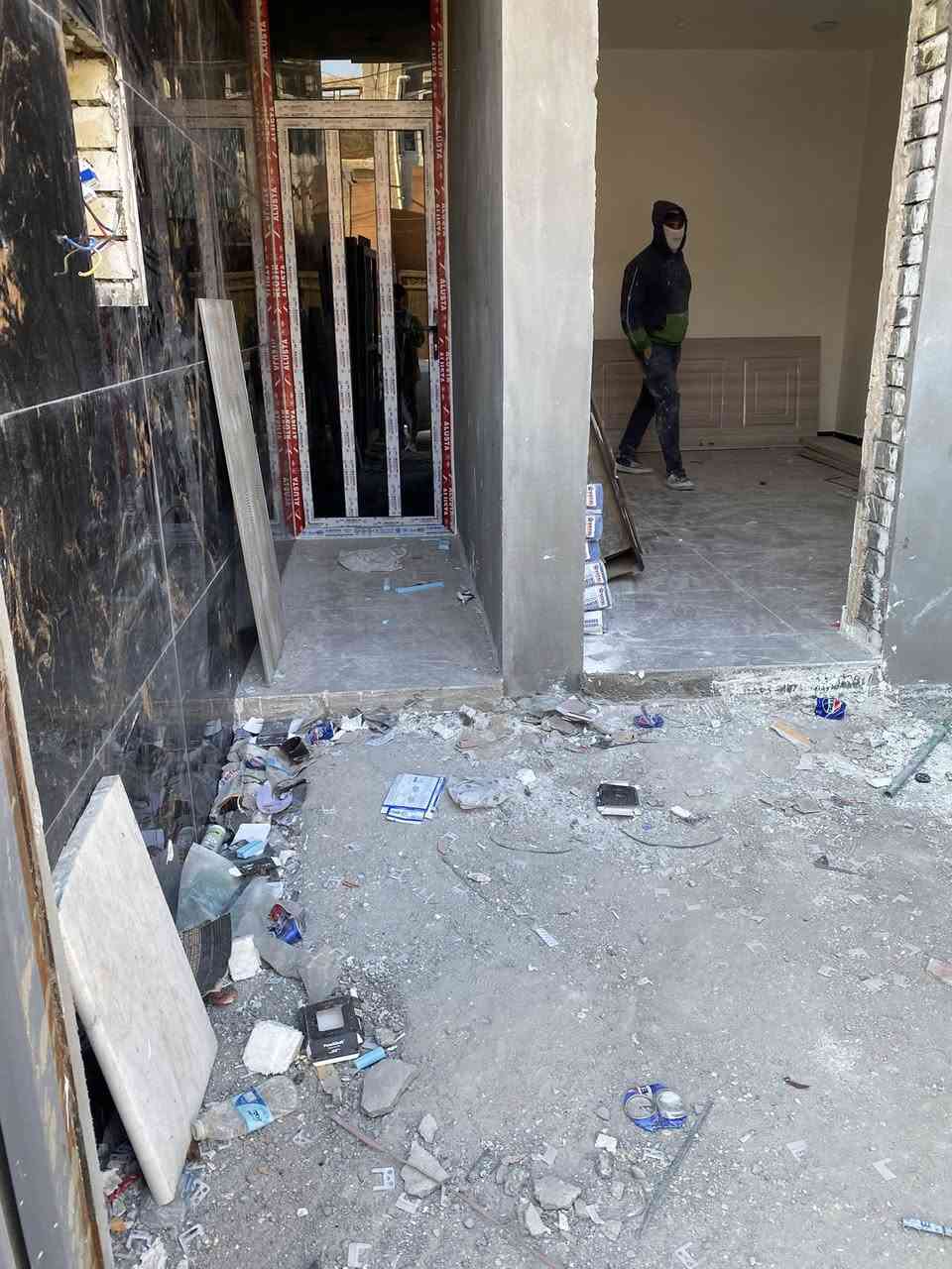 السلام عليكم دار للبيع 🏡 
قيد الإنشاء دار حديث وموقع مرغوب وهادئ 
المساحه / 100 متر 
واجه / 5 
ونزال / 20 
محتويات الدار / صاله + مطبخ  + غرف نوم عدد 3 + خدمات عدد 2 + منور 
موقع الدار / الاعلام الشباب خلف سوق اميمه📍 

لمعرفت تفاصيل اكثر الاتصال على الأرقام الاتيه 📞☎️
***********
***********
***********
مكتب سما النخيل _ الاعلام _ حي الشباب _ سوق اميمه 📍
