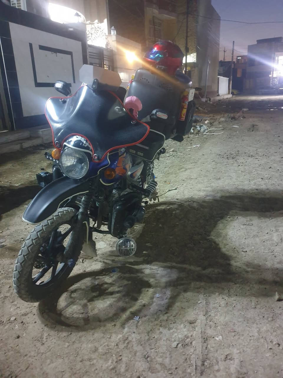 السلام عليكم بوكسر موديل 22ع23 دراجه مكفوله مجمبزه مرتبهة على أيدي سماعات سستم اصلي زنون عالي ناصي اشاير لد جامه الفراشه كاربون فايبر هورن يوكن اصلي وهورد بوش اصلي دكمهن بحد الهورن كلشي شغال بيهة مابيهة اي نقص سعر 2600 وبيه مجال مكاني بغداد مدينه الصدر رقمي ***********
