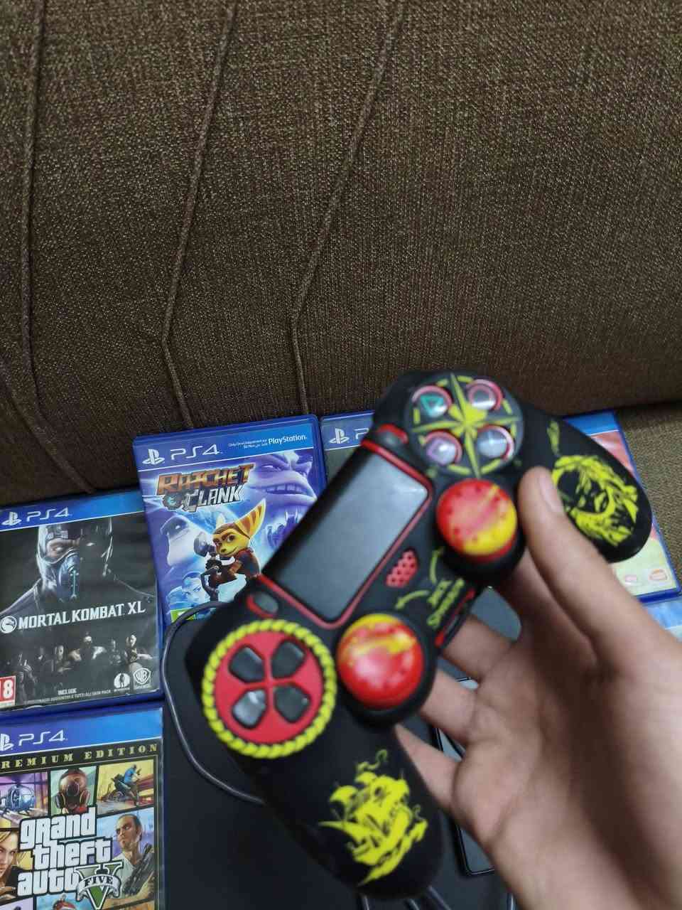 سلام عليكم بلي فور سلم اولاين مساحته 500 جيجا
+7اقراص الي معروضات+وياهم فيفا2021
+هادر نص تيرا (500جيجا)
+جوستك تجاري وياه كڤر
+الكيبلات والHD وشاحنه 
السعر285 وبي مجال وبيك خير وتدلل 
العنوان بغداد حي القاهره قرب سوق علي النعمه
التواصل عل واتساب ***********
او
ماسنجر 
كل الهلا بيكم🤍
