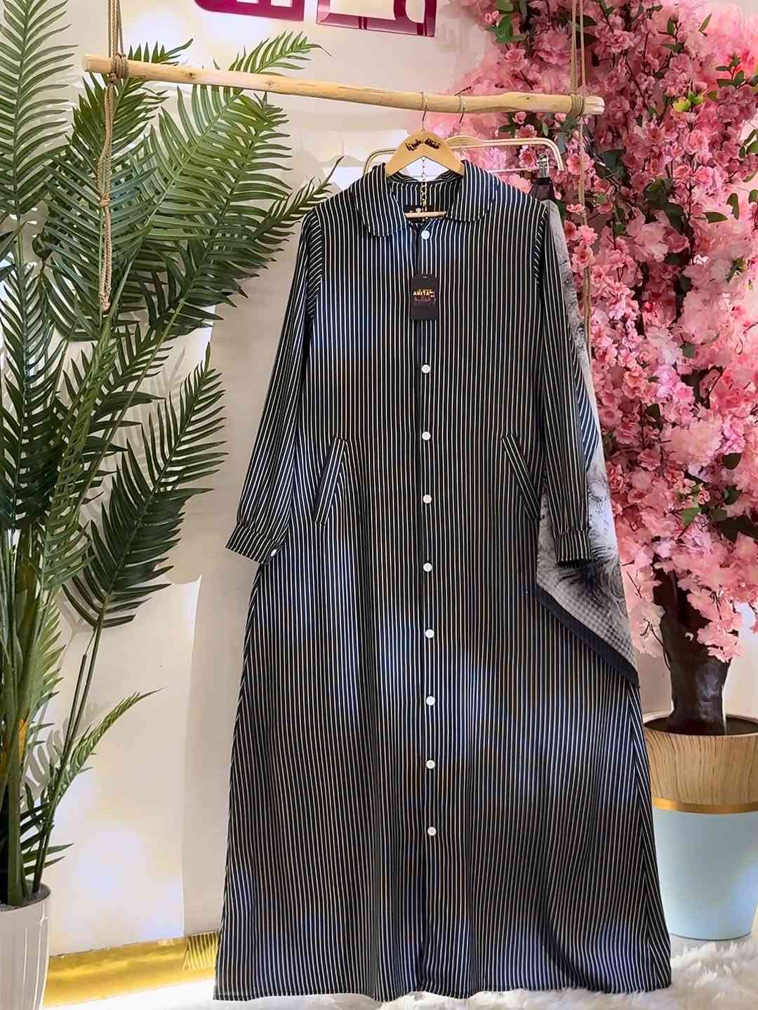 ازياء فاتنة
فستان جينز مقلم  مع الشال هدية 🎁 
موديلات فاتنة… ماتتفوت 
حصراً من ماركة فاتنة 
• مع الشال هدية 🎁 
• طول الفستان 160 سم 
• تفصيله مريحة فصال فخم 
• تنطي مظهز انحف باللبس
• ⁠ ✨
قطعة تبقى وياج سنين وما تبطل موديلها 👌

متوفر حالياً بكمية محدودة
راسلينا خاص واحجزي بسرعة قبل النفاذ 💌

#ازياء_فاتنة⁩⁩
قالب راهي 
___________________________ 
🖊️ االــخـــــــاامــة :- 
جينز صيفي مخطط مقلم :- مـטּ الجينز الممتاز المستورد قماش انسيابي وليس جاف ملمس ناعم جداً وصيفي مايحتاج كوي بس شي بسيط 
❥❥ ─── ❥❥❥❥ ─── ❥❥
 
القياسات القياسات 1/2/3/4 

🌱القياس العادي):- 
تلبس وزن من 70 الى 90 كــــيـلـو ⚖️ 
يعني يلبس قياس . 42. 44. 46. 48

🌱القياس الخاص):- 
تلبس وزن من 90 الى 120 كــــيـلـو ⚖️ 
يعني يلبس قياس . 50. 52. 54. 58 
_______________________ 
ســــعـــر  الفستان بـــ 65 الفــــﮯ 
مع الشال هدية 🎁 
_______________________ 
للحجز والاستفسار المراسلة ؏ــلى الواتساب :- ***********
***********
