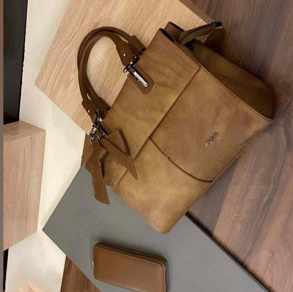 ♦️ #جديد_ازياء ضياء 
حقيبة نسائية ماركـ®️ـة BAGCO 
الخامة جلد طري ،، الحجم وسط ،، الابعاد 31 21X سم ،، خانات متعددة ،، جزدان ،، سير اضافي ،، 

 📌للحجز 

●  مراسلة الصفحة او عن طريق الواتس اب على الرقم 
***********

_____________________
♦️ في حالة عدم مطابقة المنتج للمواصفات المعروضة بالصفحة يمكنك رفضه عند الاستلام(بدون دفع اي مبلغ)

♦️الرجاء التأكد من الموديل والقياس المطلوب أثناء وجود المندوب.. #حصرا 
♦️خدمة التوصيل 5 الاف لكل المحافظات
