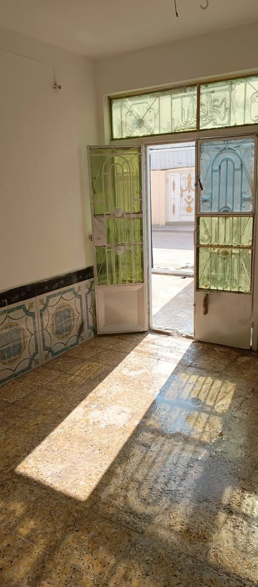 للبيع دار ١٠٠م في حي الوفاء طابق ونص نظيف وفارغ وموقع جيد قريب لشارع السايدين جزيرة وفاء للاستفسار ***********
