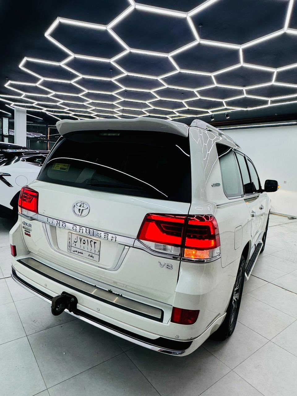 لاندكروز 2020
ساز 
V8
مغلفة ppf 
بيها قطعتين صبغ جاملغ وبنيد
السعر 475 
بيها مجال
***********
