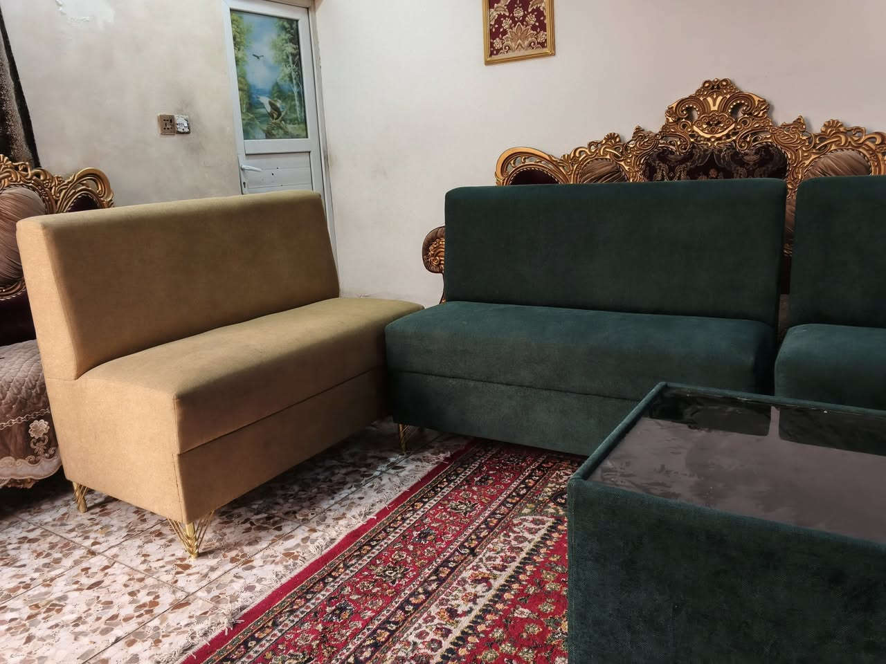 تخم للبيع السعر 200
***********
