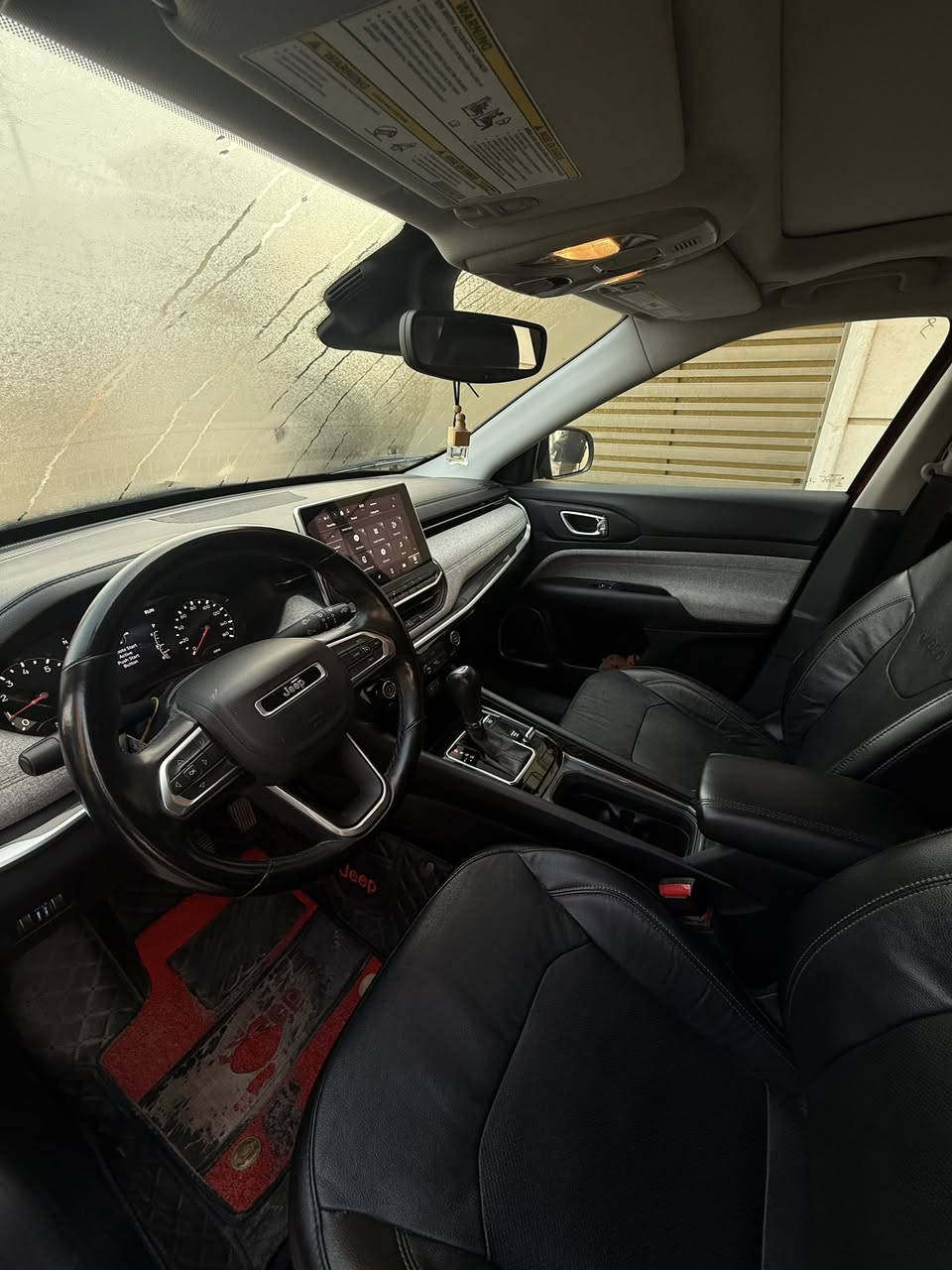 جيب كومباس 
موديل ٢٢
الضرر مالتها واضح بالصور
للتواصل ***********
