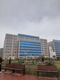 اذا كنت تعاني من ألم في  بقايا جذور الأسنان  و تريد تخلص منها و تعوضها...