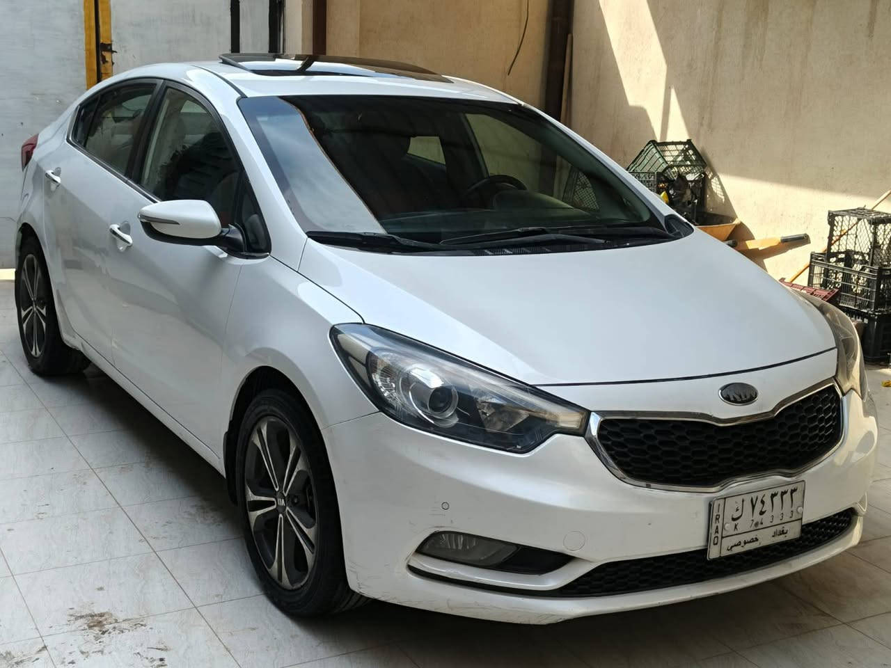 اللهم صلِّي على محمد وآل محمد🧿 السلام عليكم كيا سيراتو موديل( 2014 ) خليحي  حره رقم بغـداد السيارة كفاله عامه ضربه او صبغ او تبديل او فتح  محرك(1600) فول مواصفات 1/1 بصمه. فتحه. بصمه ابواب. تحكم استيرن.  ويل كب5. اشاير بل مري. حساسات خلفيه. مري شفط. تبريد قطعتين. لايت زنون )
سياره جديده جدا جدا وجاهزه من كلشي كير ومكينه وحداديه وتبريد ثلج كهربائيات كله شغاله دواخل جديده سياره مال جناي  مداور مباشر السياره بسم ولد صديقي حره مشروع وطني  السعر$(127) وبية مجال 
مكان السياره الناصريه الشطره رقم صاحب السيارة (***********) ملاحضه: (كتاب الفحص داخل المنشور )
