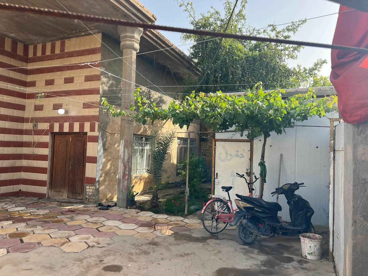 🏡 دار للبيع – الحي العسكري 🏡
╚════════════════════╝
📍 الموقع: الحي العسكري قرب مولدة البصراوي
📐 المساحة: 300 متر
📄 الطابو: صرف
━━━━━━━━━━━━━━
✨ مواصفات الدار:
━━━━━━━━━━━━━━
🛏️ غرفتا نوم (2)
🛋️ استقبال
🪑 صالة
🍽️ مطبخ
🚿 حمامات داخلية وخارجية
🌴 طارمة كبيرة
🏪 محل صغير
🌺 حديقة
━━━━━━━━━━━━━━
💰 السعر: مراسلة واتساب أو ماسنجر
━━━━━━━━━━━━━━
📞 للاستفسار:
‏‪***********‬‏
⚜️ دار مناسبة للسكن والاستثمار ⚜️
___
