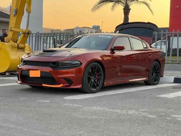 السلام عليكم
جارجر 6.4 سكات باك ديتونا اصل فول مواصفات
لون مميز رقم بغداد مديل 2022 سنوية جديدة 
قمارة اسود بلاد 
فتحة 
شاشة جبيرة 
كشنات كهرباء السايق والراكب وخزن ميموري وحضن جلد وشاموا الامامية تبريد وتدفئة الخلفية تدفئة 
الستيرن متحرك كهرباء +تدفئة 
دشبول جلد دبل خياط
شوتة موبار مفتوحة الاصلية مال السيارة
ويل 20  ديتونا الاصلي
سستم صوت هارمن كاردن 
صالنصات موبار
مكينة وكير مكفولات
السيارة ستوك بدون اي تعديل او برمجة
تعمير وصبغ جاملغ جهة السايق وتبديل باب خلفي وسحب شاصي ع البارد 
السعر 268 وبي مجال للشراي 
*********** واتساب
