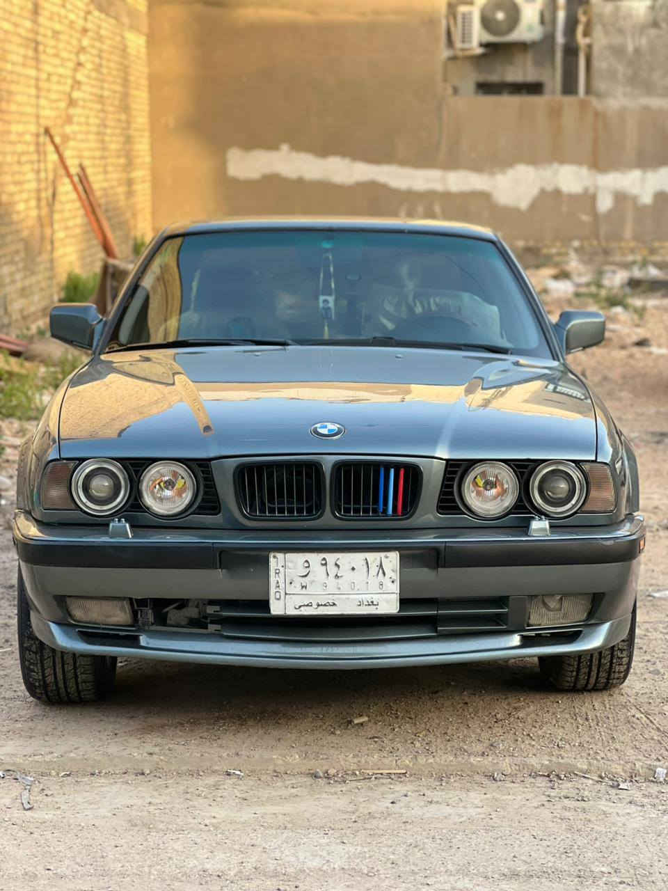 السلام عليكم ورحمة الله وبركاته) 
BMW 525 لون رصاصي رمادي مميز
رقم ( بغداد ) السياره حلوه نصبه وشكل  كت M 
دعميات امامي خلفي ويل M سستم صوت دمام سماعات
غرفه كارتير اسود 
تبريد ثلج 🥶 
صرف بانزين صفر انسه اكو صرف 
لايت سوار شرط زنون ماركه اصلي 
شرط تراي لسعوديه 
معدل 260 شرط 
مكينه تك فانوس بل كارتون شرط 
كير بل كارتون  شرط 
السياره لاخياس ولا ضربه 
السعر ( 80 ) ***********

