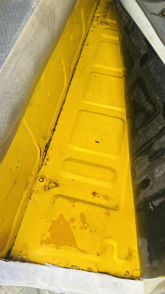 تكتك 18 للبيع
فول نظافة دوس نضيفة بس مال السايق معمرة مكينة مجفته بس ما مفشوكة رقم وسنوية تحويل ثاني يوم 
مكاني مدينة الصدر رقمي ***********
سعر5800 وبيها مجال
