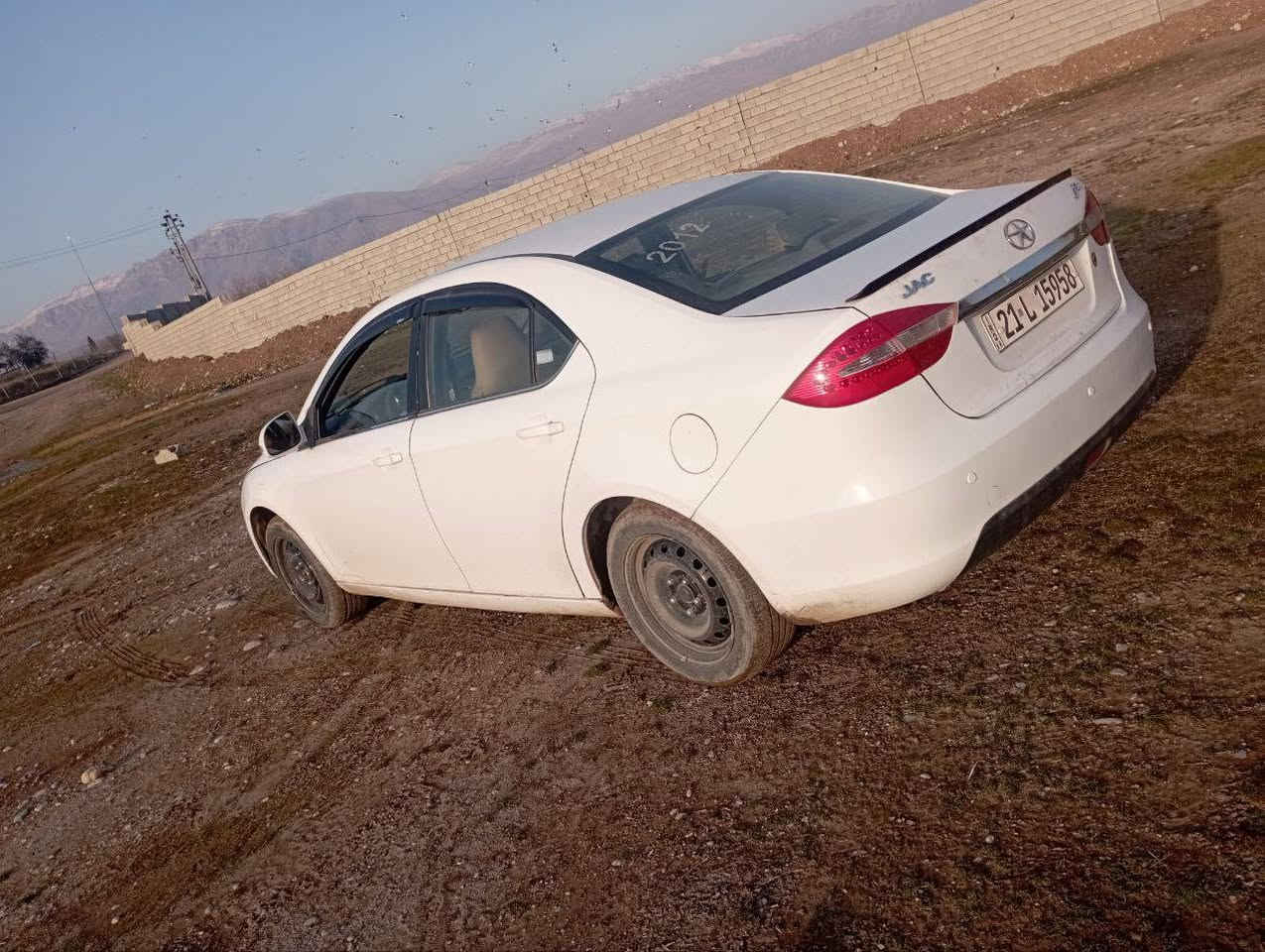 جاک   2012
مەکینە زنجیر 
گێڕ عادی 
تەبرید سارد گەرم لەسەر سویچ
چوارجام کارەبا
دوو پارچە بێ ناوگرتن
مەکینەی تازە تەحمیر کراوە
سەنەوی نوێیەو بەناوی خۆمە
نرخی 68مەجالی برایانە
شوێن /ڕانیە /قەرەنیاغا
ژمارەی خاوەنی 
*********** السليمانية, العراق
