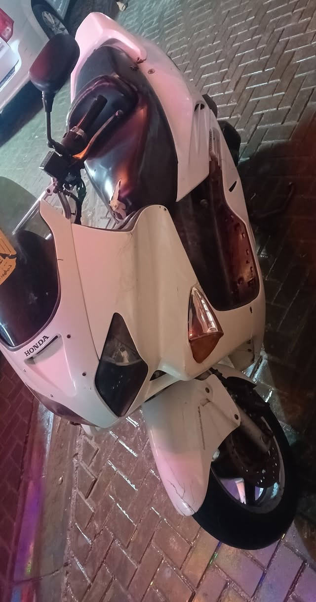 سلام عليكم دراجه 0.6 نضام ABS مانع انزلاق شغاله تجفيت جديد كهربائيات كلها شغاله كفرات كدام عينك الدراجه حلوه فلتر شوته جديد كتف سلف جديد دراجه جاهزه السعر550 بيها مجال بغداد مدينه الصدر ***********
