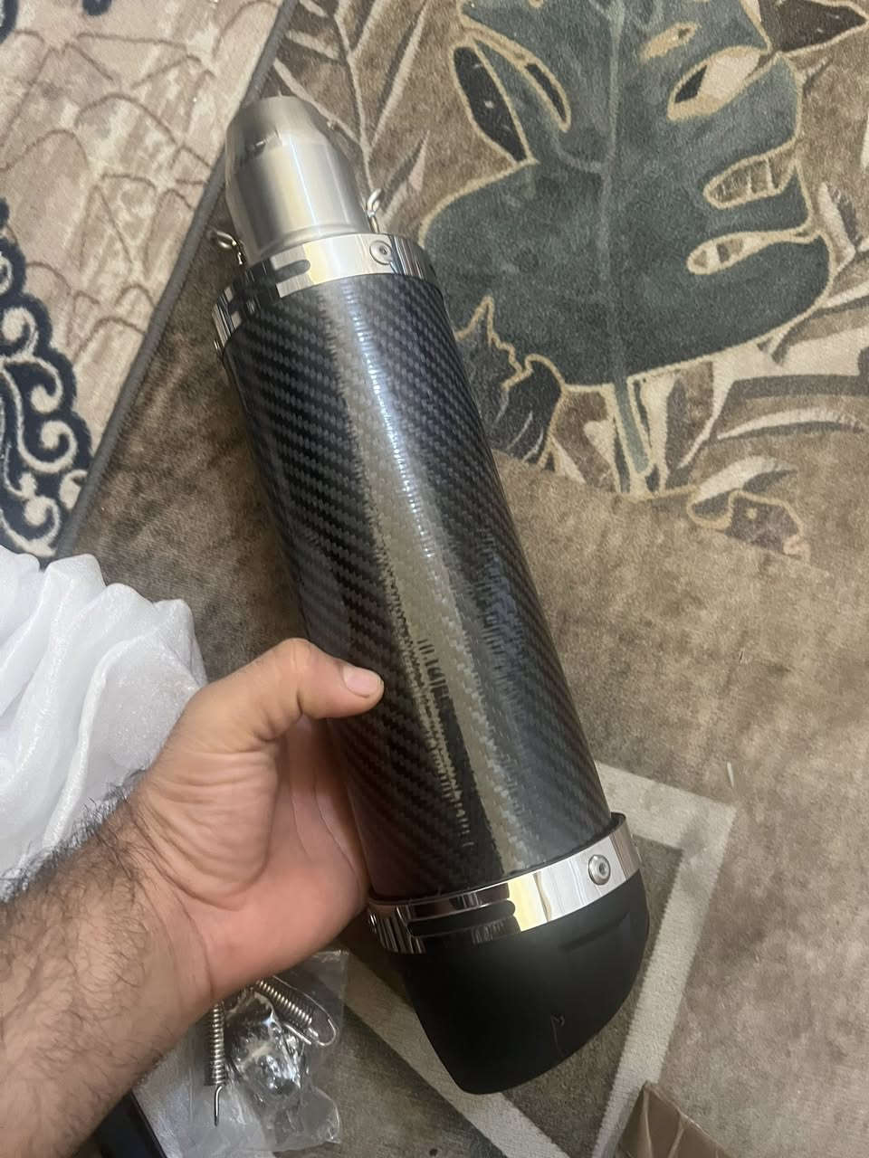 سلام عليكم
صالنصة كاربون فايبر 
جديدة  كارتون مامشدودة ولا مرة 
مع كافة الملحقات 
متوفر توصيل كافة المحافضات 
السعر النهائي 65 الف 
***********
