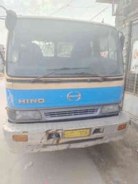 هينو للبيع معلايه رقم بصره اصفر مكينه ٨٠ عادي لاصرف ولا بخار مكاني بغد...