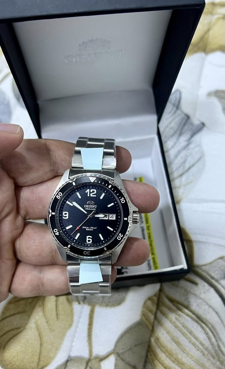 🔥 للبيع | تحفة يابانية فاخرة 🔥

⌚️ Orient Automatic

💎 ساعة راقية بتفاصيل فخمة ومينا اسود ملكي تخطف النظر مع كل انعكاس ضوء صناعة يابانية أصلية 

 📏 قطر الساعة: 41mm

⚙️ حركة أوتوماتيك احترافية تعمل بالحركة بدون بطارية

🩶 سوار ستانلس ستيل فاخر بتشطيب عالي الجودة

📅 عرض للتاريخ بتصميم أنيق وكلاسيكي

📦 الحالة: جديدة بالكامل بالباكيت

💰 السعر: 400$ قفل

📩 للجادين وأصحاب الذوق الراقي – التواصل خاص او واتس اب ***********
