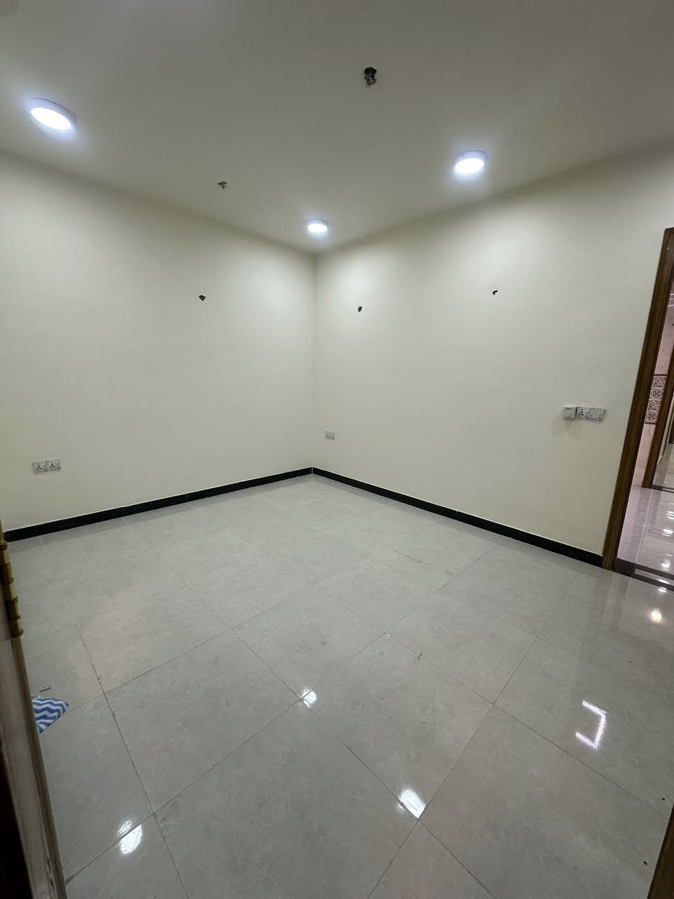 شقه للايجار في منطقه العطيفيه شقه متكونه من غرفتين نوم وصاله مطبخ حمام طابق اول 
***********
ب ٧٥٠ الف دينار
