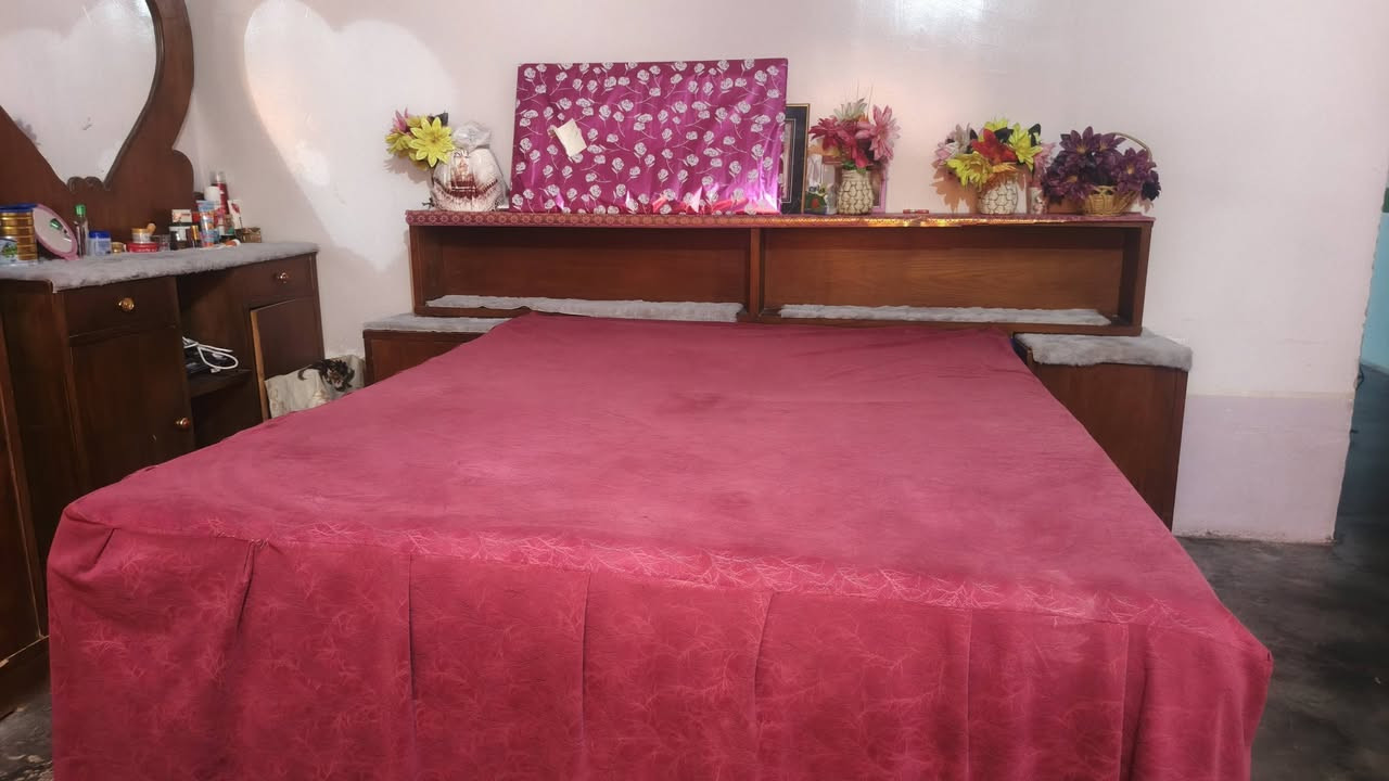 قرفت خشب للبيع فصال عراقي نضيفه سعره 500 وبيه مجال اتصال عل رقم ***********
