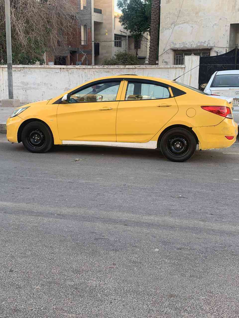 اكسنت موديل 12 خليجي سياره بها طخه فقط بالبنين ما تحكمات ستيرنبها شيء تبديل فتحه وشاير بالمري تحم***********
