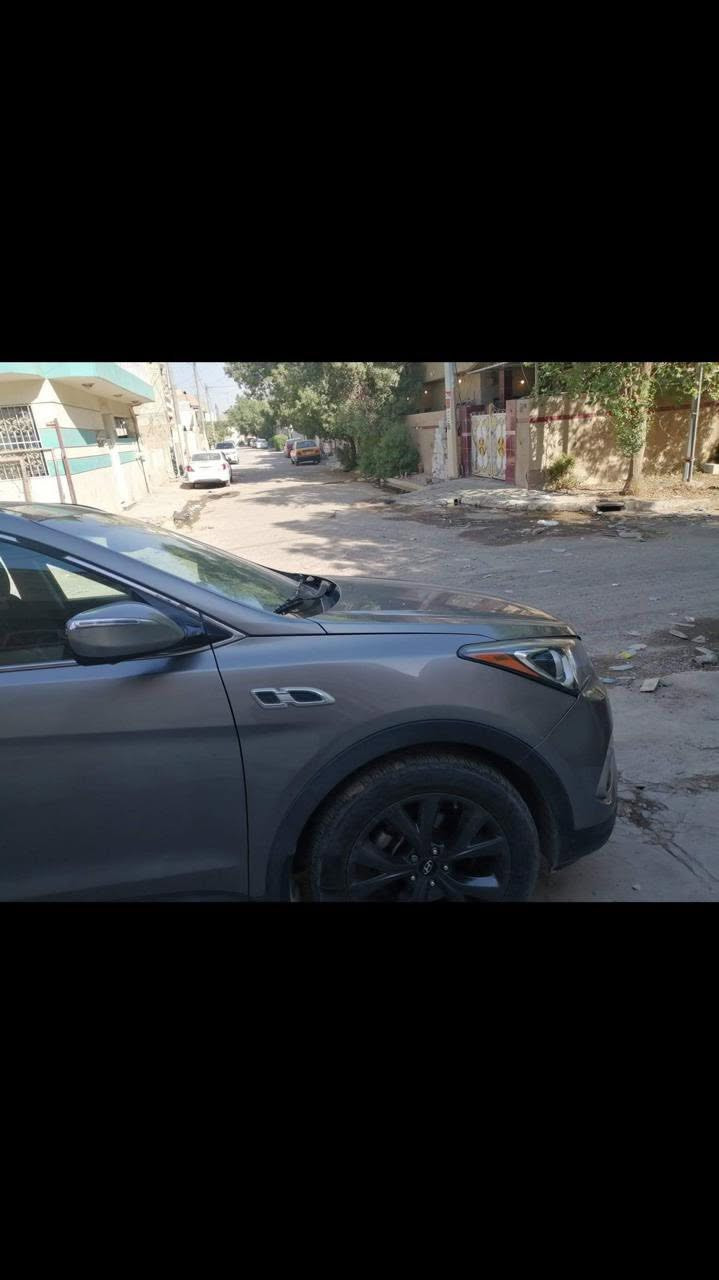 سلام عليكم
سياره سنتافيا موديل 2017 امريكي للبيع سياره فول مواصفات بصمه بانوراما سلايد كشن كهربائيات تبريد قطعتين ثلج اربع كامرات داير مداير السياره من كل الجهات كامره سياره فول للاخير 
لون فيلي رصاصي السياره حادثهة جاملغ امامي وبنيد 
جاهزه من كلشي مناقصهة شي 
ماشيه السياره 70الف ميل 
مكان السياره بغداد الحريه الدولعي 
السعر 180 وبيهة مجال للشراي 
رقم الهاتف ***********

