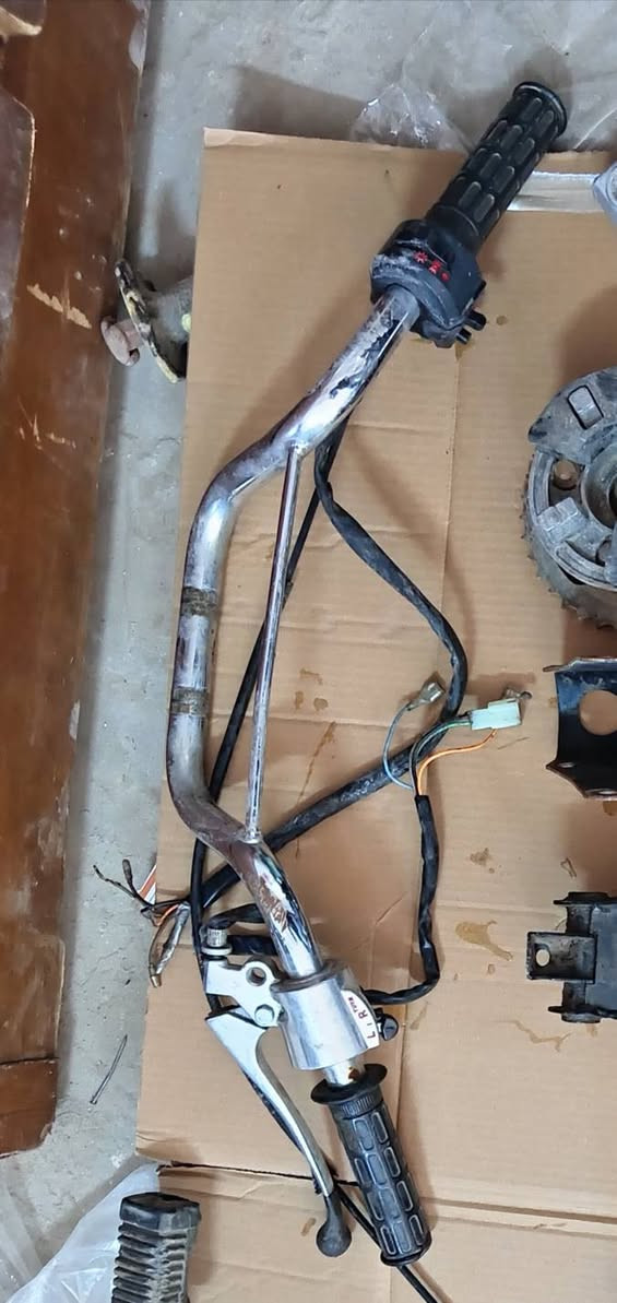 السلام عليكم 
غراض دراجة 2023 سونك
مثل ما موضح بل صور 
شلع ب 40 الف قفل قفل وبعد وياهن جاملغ خلفي 
الرقم: ***********
العنوان: دوانية مركز حي الوحدة
