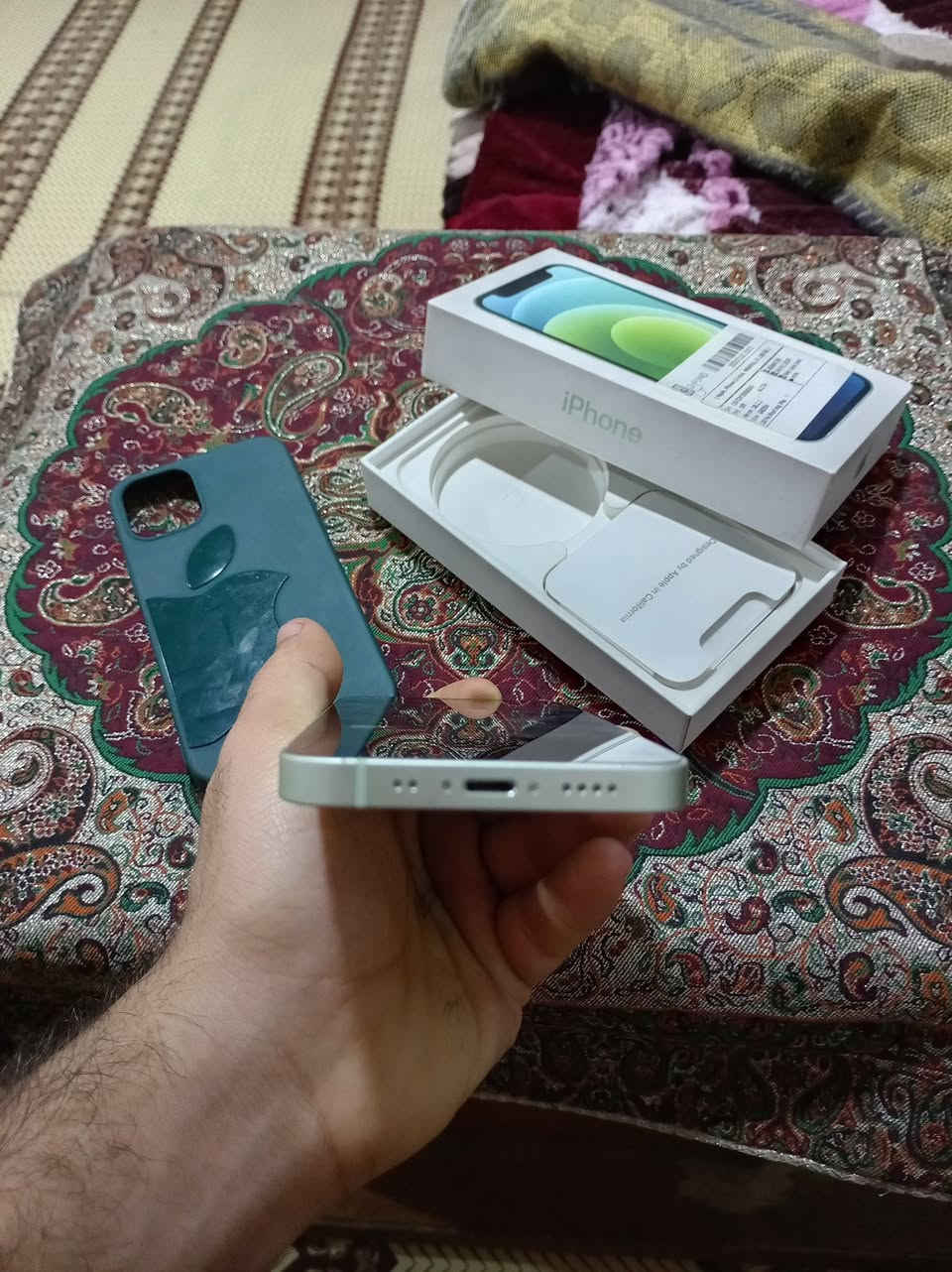 ايفون12مني يعني صغير جهاز وتر مامفتوح كامل ملحقات عدك رقم1كامره مرات تخوش بطاريه91 ذاكره 128 سعر 225قفل متواجد هنا ***********

