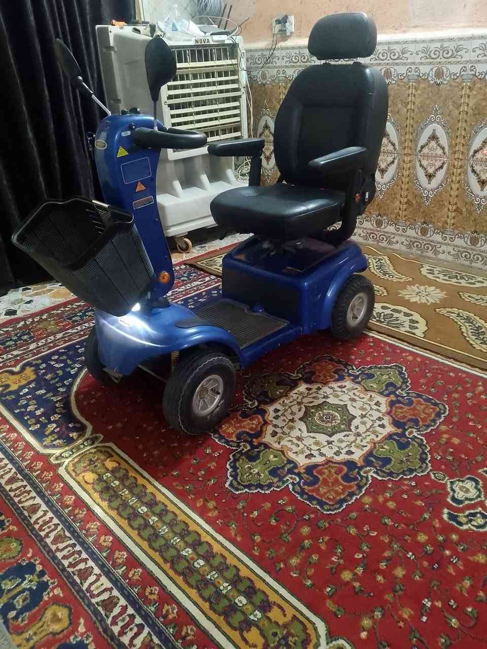 السلام عليكم عربانه للبيع بس باترياته تعبانه سعره 450 وبيه مجال ***********
