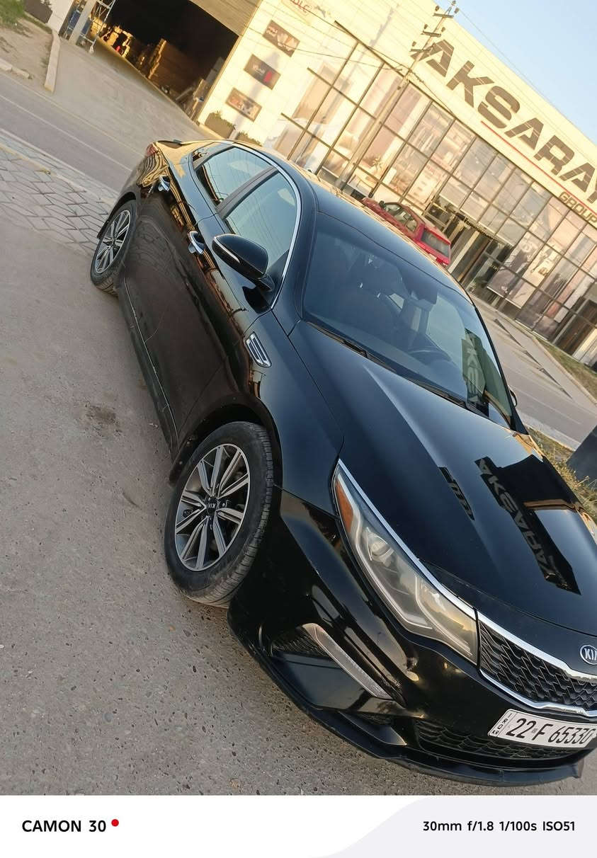 السلام عليكم 
اوبتيما موديل2019 وارد امريكي 
بيه 3 قطع صبغ بدون دواخل 
السياره جاهزه او جديده ماشيه 99 
كير محرك تبريد حداديه كفاله 
رقم اربيل سنويه او هزه جديده لل2031 اتريد تحويل اتريد وكاله بخدمتك
السعر 118 وبيه مجال بسيط
مكان السياره بابل 
للاتصال ***********
***********
