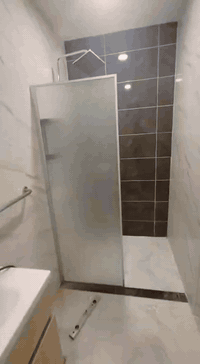 جزء من أعمال 
شركة ال برهان EGA 
قاطع ثابت يفصل 
بين المغسلة وبين الشاور🛁
مساحه استحمام واسعة 
وعدم البلل 💦 المستمر 
مع النقل 🚕 والشد ذوي خبرة🧑‍🔧 
يكون مجانا 
للاستفسار الاتصال على الرقم 
☎️ ***********

#قاطع #شاورات #جاكوزي #بانيو #كابينات
