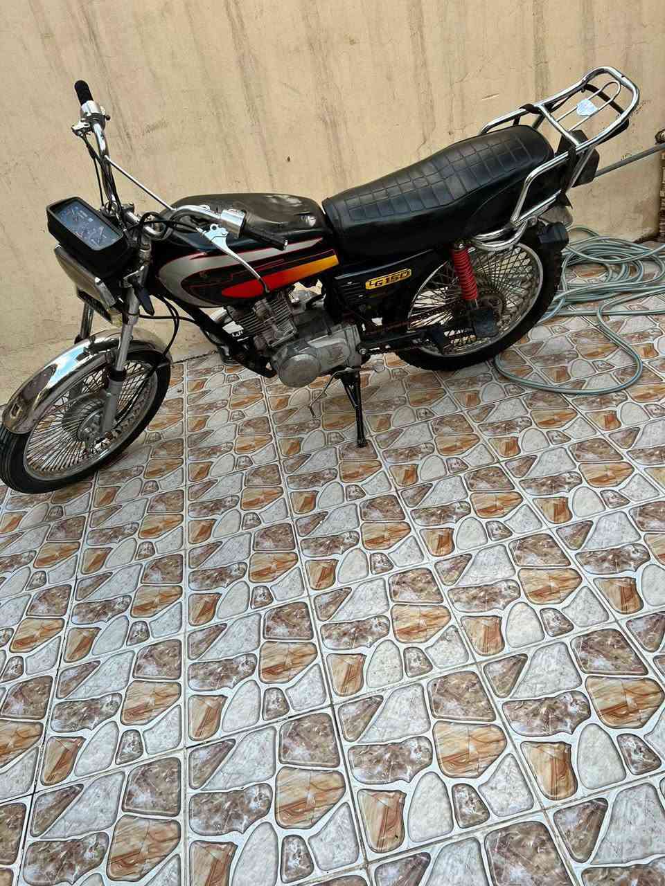 سلام عليكم دراجة للبيع تايكر موديل 19 اوراق كورتونية مكاني بعقوبة خرنابات الشراي يتصل ***********
