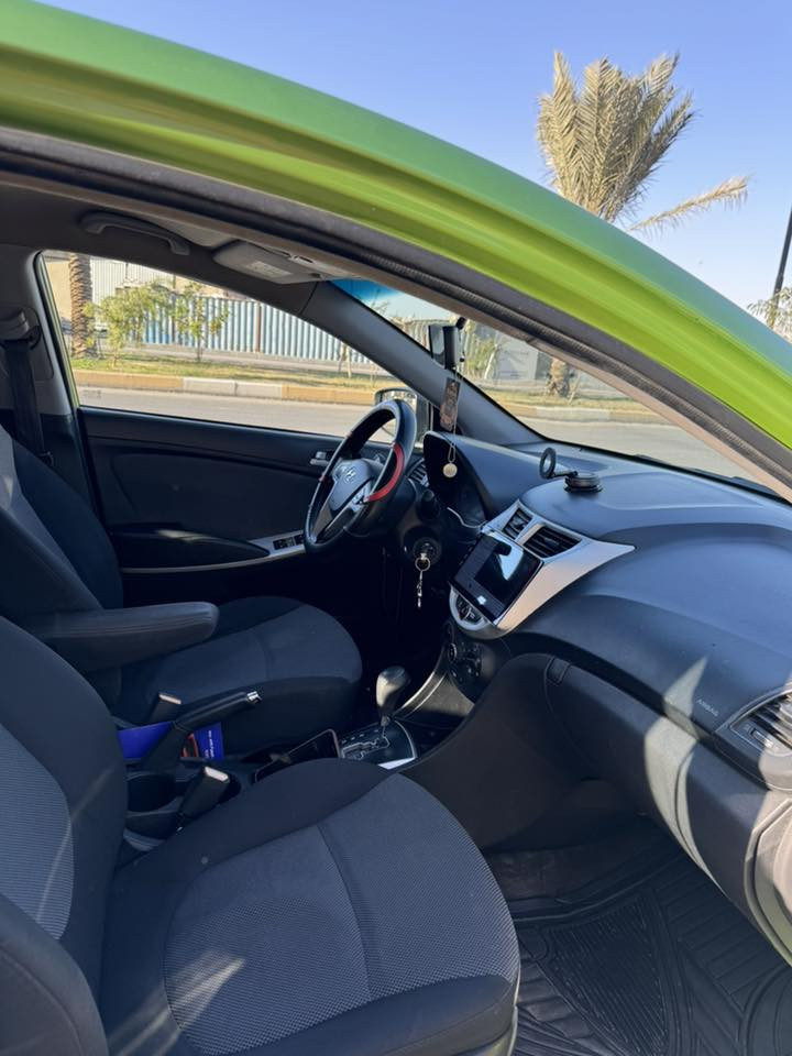 سلام عليكم اكسنت 2014امريكي
محرك 1600
داخله كلين السياره وهنا طخات 
ونصبغت احزام بدون قطره دواخل وبدون اير باك وصور حادثها موجود بل منشور كير مكينه خير من الله صدر تبريد كله جديد تخم تاير جديد مصارله شهر ادامه كامله لسياره شاشه كامرة  ورقمها يعتبر مميز السعر ٨٨ وبيها مجال بسيط شراي خابر وتدلل ***********
