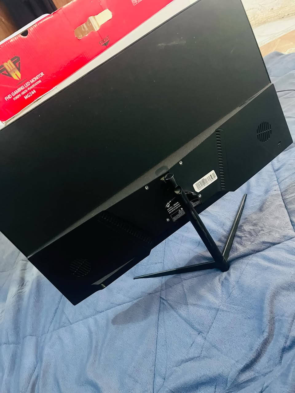 شاشه من شركة Mass
144hz
حجم 24
السعر 100 
مكاني كوت
‭***********
او خاص
