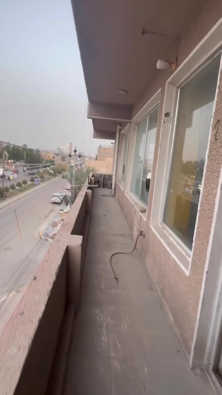 سلام عليكم قاعه لإيجار طابق ثاني  عنون شعب شارع صحه سعر ٦٠٠ قفل الاتصال ***********
