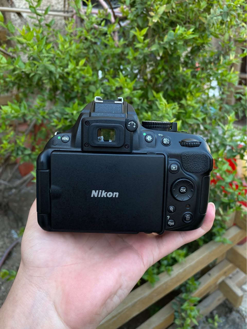 للبيع كامرا نيكون 5200 شاشة قلاب نضافة 100% استخدام قليل شتر 9 الف 
ملحقات
 عدسه 18-55 VR مانع اهتزاز
شاحنه 
بطاريه
حزام 
السعر 360 الف وبي مجال 
مكان بغداد البنوك بغداد, العراق


**إذا كنت صاحب هذا الإعلان وتريد حذفه لأي سبب، رجاءا أرسل رسالة إلى الدعم الفني**