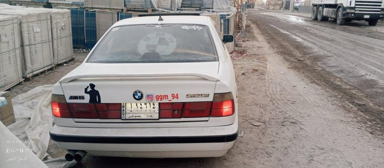 سلام عليكم
بي ام حجم 525موديل 90 بأسمي 
 مكينه مفتوح سته سلندر كير اوتماتيك
 كهربائيات كله شغاله تبريد 
شغال تخم تايرات جدد 
حدادية جديدة
مننضومة زنون 
سعر 70 ورقة ‭0771 503 1365‬ مكان بغداد
