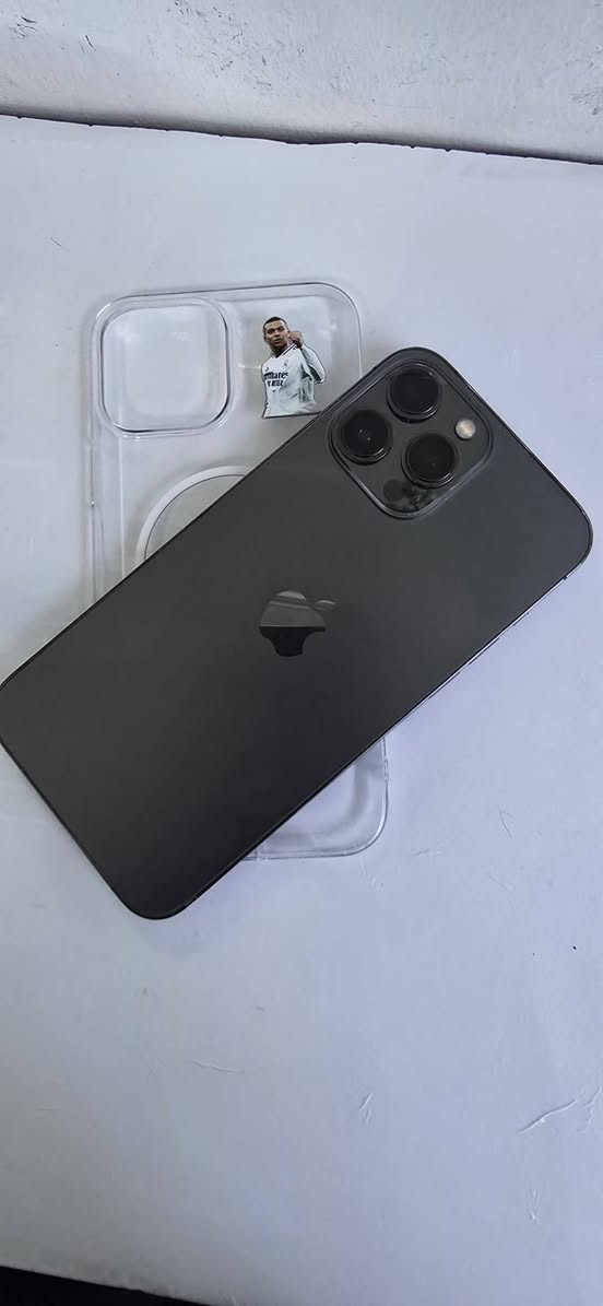 13 برو ماكس تخطي المبايل نضيف وبطاريه 86 ومكفول من لفتح ب550قفل
مساحه 256 
***********
