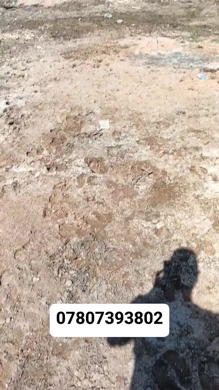 قطعه للبيع منطقة لكطع مساحته 400 متر واجهيته 20 مترا نزال 20 متر كافة الخدمات طابو زراعي سند 25 سعر مناسب ***********
