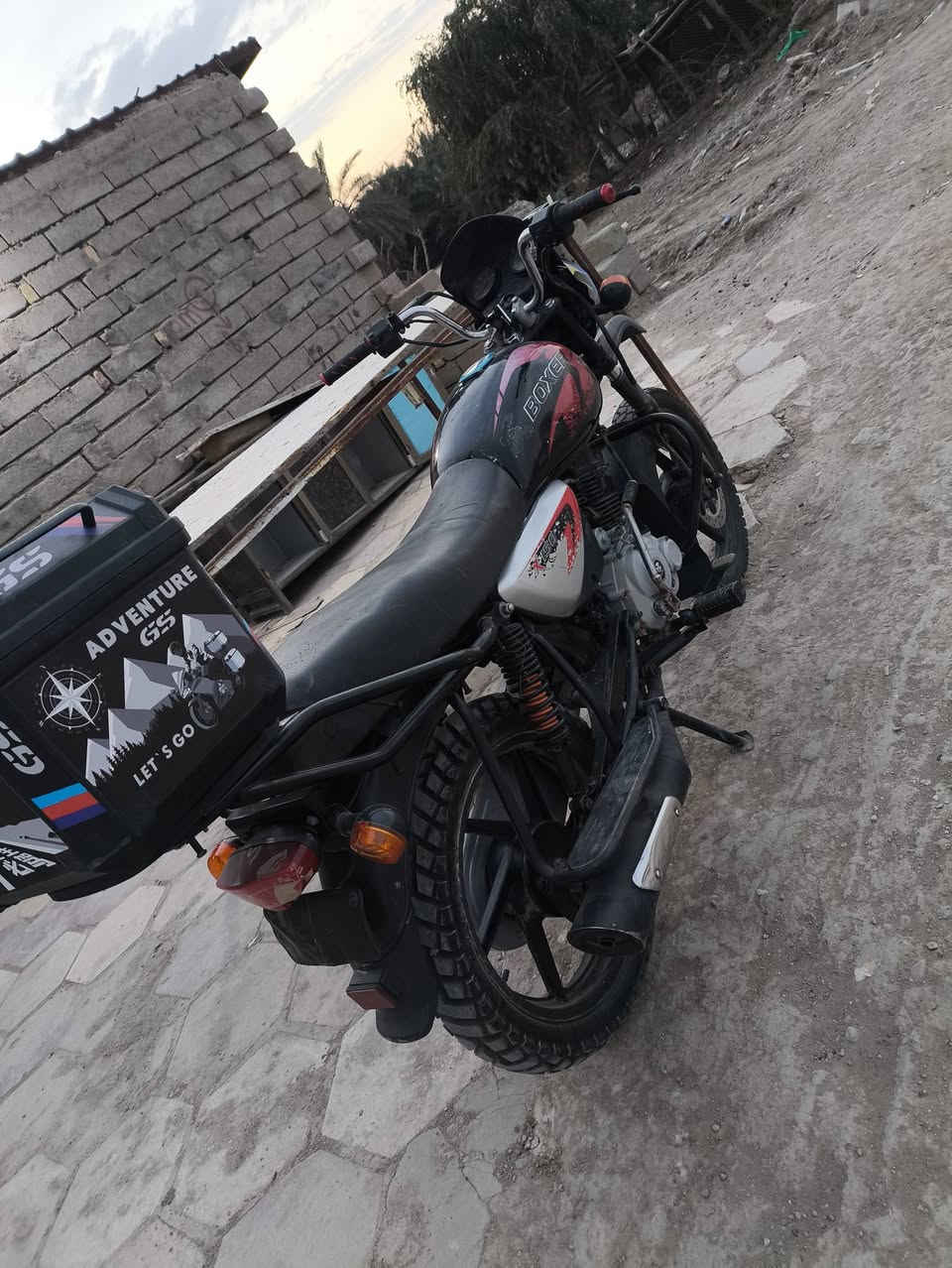 سلام عليكم دراجه هندي للبيع موديل 2021 اوراق دراجه نضيفه مكينه مامفتوحه لسعر 1300 وبيها مجال للشراي لمكان القرنه الشرش رقم ***********
