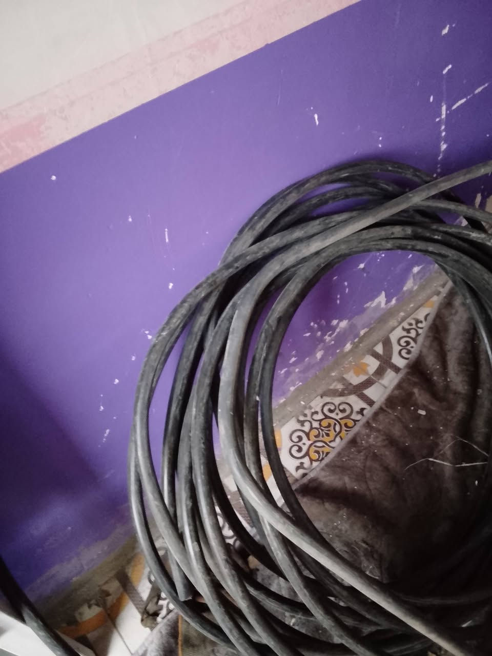 للبيع. 
***********
