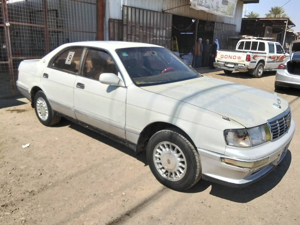 سلام عليكم بطه موديل 92 رقم بغداد
بسمي سياره كدام عينك نضافتها 
نقصها بس غرفه دوشمه يرادلها وبطاين يعني غرفه 
مكاني بغداد ***********
