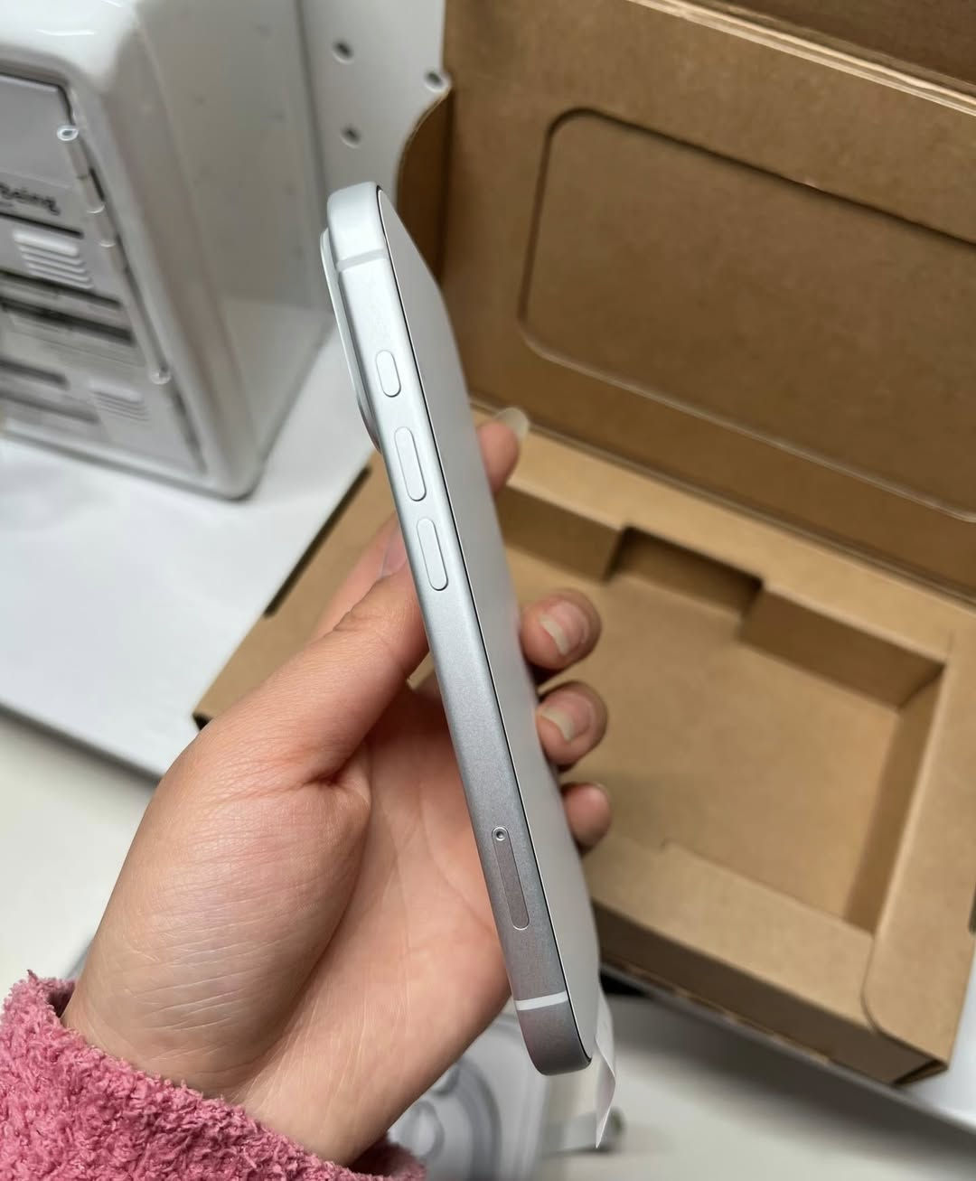 GRADE A+ IPHONE 17Pro 
512GB 
ALL COLORS AVAILABLE 
VERY CLEAN 
BATTERY HEALTH 95% AND Above
INBOX FOR PRICE TAG-🏷 BUY AND RESELL FOR GAIN, CONTACT US ON WECHA
WHATSAPP:https://wa.me/message/3J3PGBOD74KXM1


**إذا كنت صاحب هذا الإعلان وتريد حذفه لأي سبب، رجاءا أرسل رسالة إلى الدعم الفني**