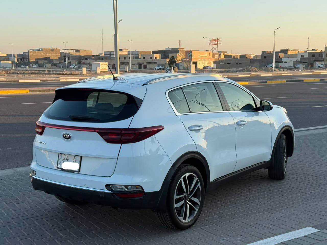 السلام عليكم 
كيا سبورتج 2020 رقم بصره تحويل
سنويه وهزه ورقام جدد (بسمي) 
خليجي. جايه كفاله بلعراق بيها صبغ بنيد فقط بدون يرباك ماشيه 60 كيلو
محرك 2000 دوش. شاشه كامره حساس تحكم ستيرن يدات كروم اشاير بلمري. دوشمة. جاهزه السياره 
مكاني بصره
شراي يخابر

***********
