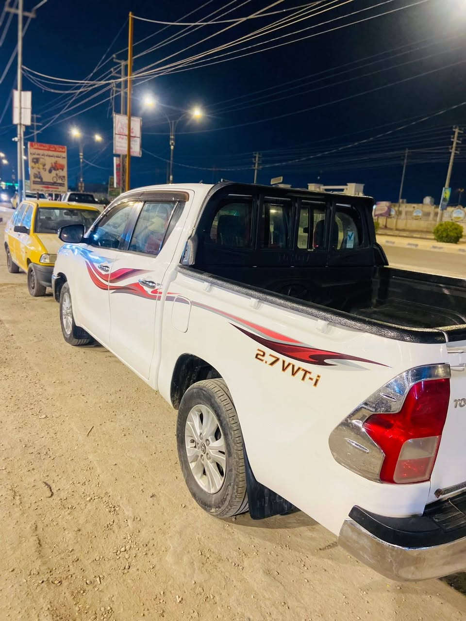 السلام عليكم سياره للبيع موديل 2018 مكفوله من الكلبه والتجيه سياره اوتماتيك رقم بصره سنويه جديده
بيها صبغات 
عنوان ميسان 
السعر 178 بيها مجال  ***********
