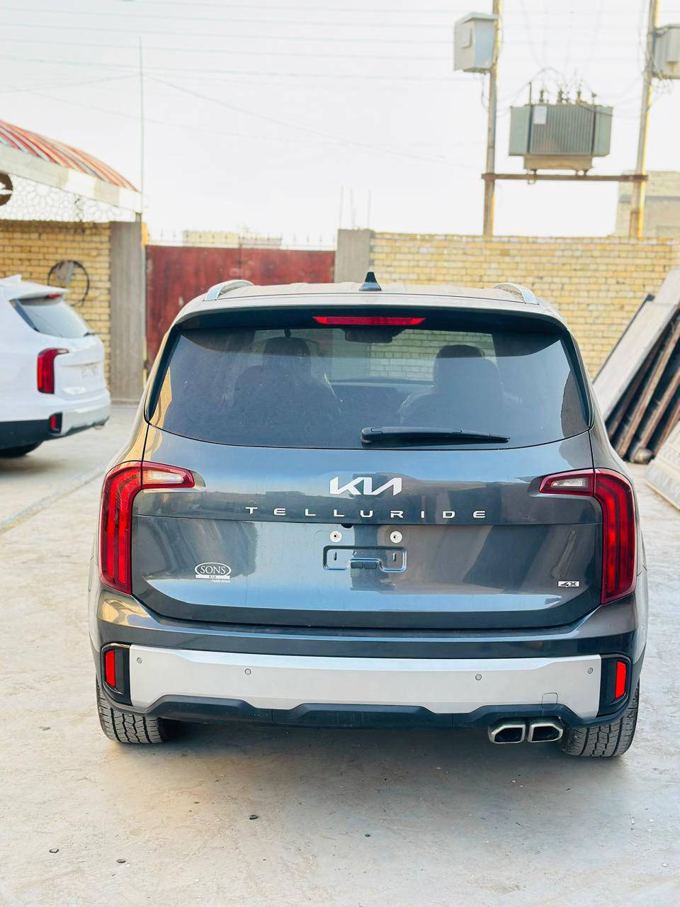 السلام عليكم كيا تيلورايد 2024 وارد امريكي
نص فول 
كشنات منفصل 
هند بريك دكمه 
الحادث مالهة ناشره وي الصور بس الحداده
ورقم الشاصي موجود 
السياره بدون قطره صبغ 
عنوانه مدينه الصدر 
السعر265وبيهة  مجال

(السياره بدون ارقام )

الشراي اتصل واني خادم ماقصر وياك 

***********
